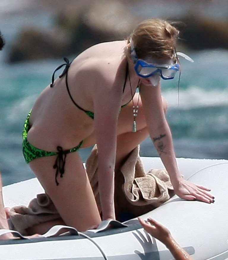 Avril Lavigne en bikini à Cabo San Lucas