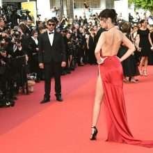 Oups, sous la jupe de Bella Hadid à Cannes 2016