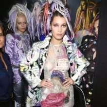 Bella Hadid seins nus à la Fashion Week de New-York
