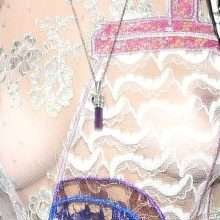 Bella Hadid seins nus à la Fashion Week de New-York
