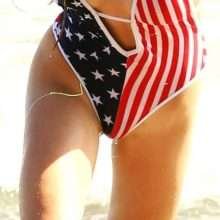 Bella Thorne dans un maillot de bain stars and stripes