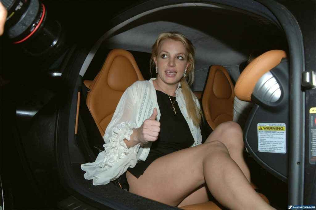 Flashback 2006 : Quand Britney Spears et Paris Hilton exhibaient leurs chattes en public