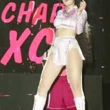 Charli XCX très chaude en concert à Los Angeles