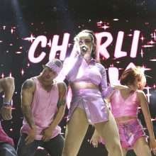 Charli XCX très chaude en concert à Los Angeles