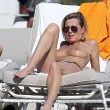 Claire Chazal seins nus à South Beach