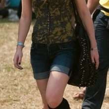 Emma Watson particulièrement sexy au festival de Glastonbury 2010