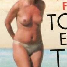 Florence Foresti seins nus à l'Ile Maurice