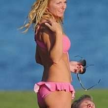 Geri Halliwell a les seins trop gros pour son bikini