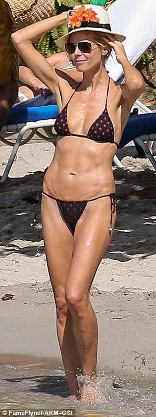 Heidi Klum, bikini et seins nus