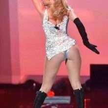 Jennifer Lopez les fesses à l'air en concert