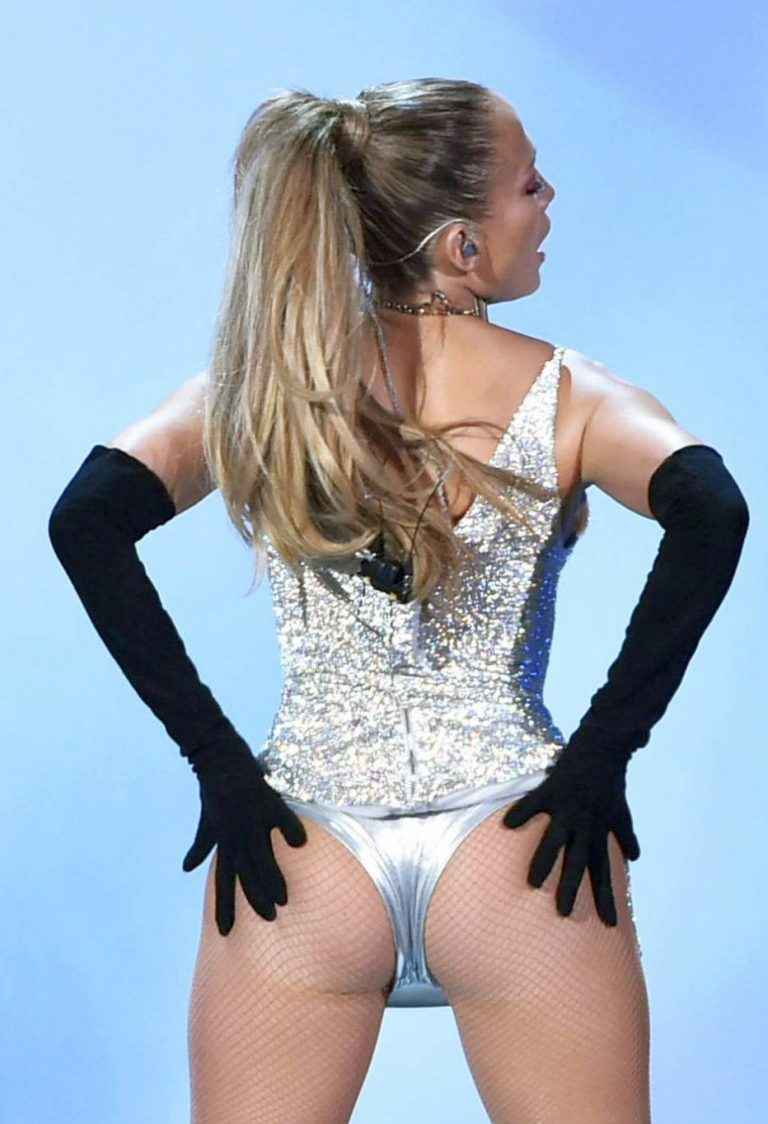 Jennifer Lopez les fesses à l’air en concert