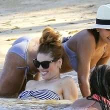 Jessica Alba en bikini aux Caraïbes