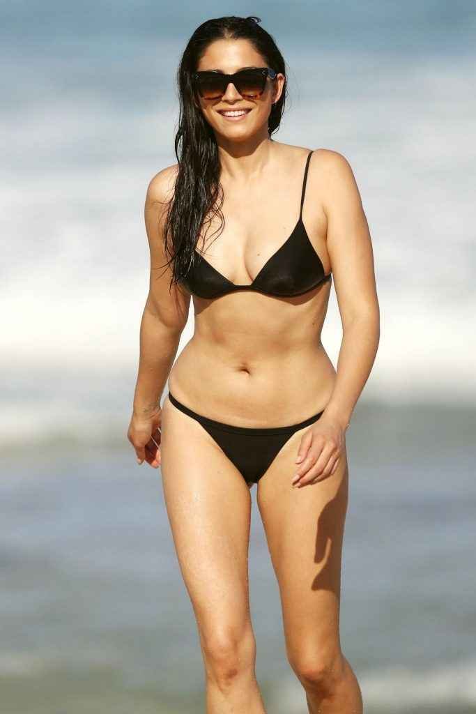 Jessica Gomez en bikini à Sidney