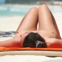 Kelly Brook seins nus à Cancun [UHQ]
