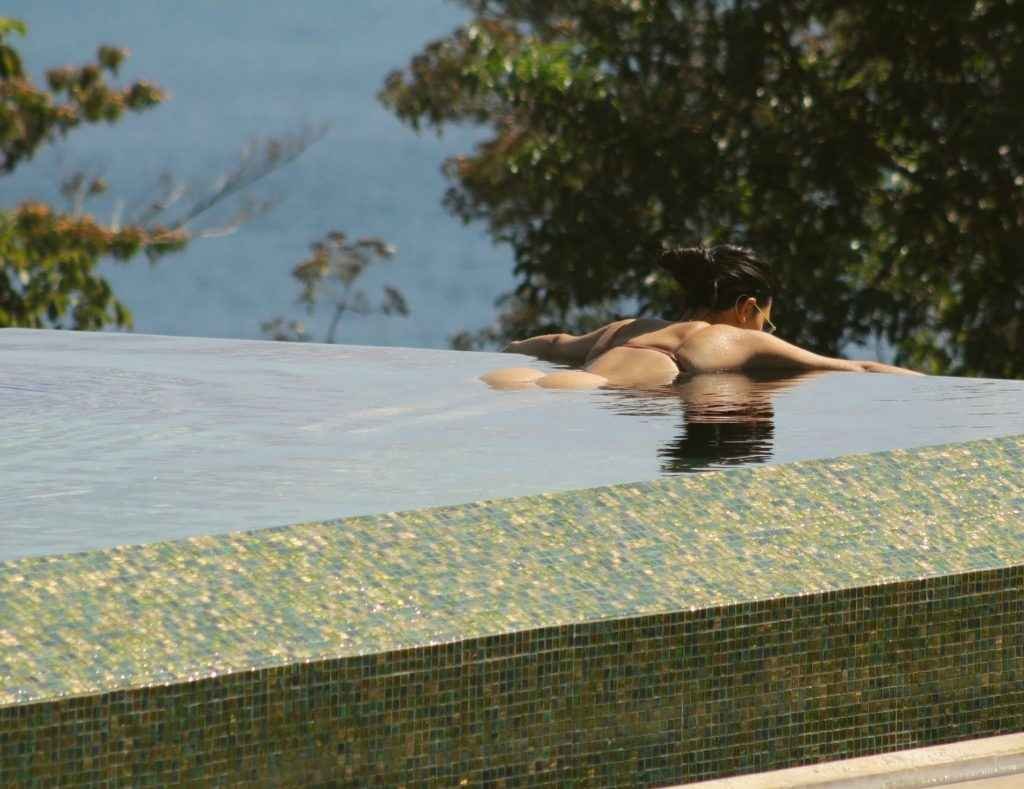 Kim Kardashian en bikini au Costa Rica