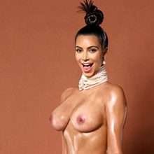 Kim Kardashian nue pour Paper Mag