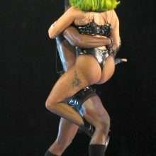 Lady Gaga à moitié nue à l'Artpop Ball de Milan
