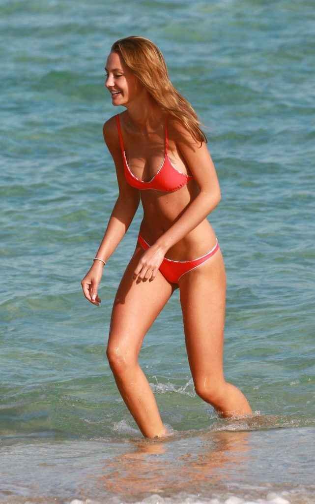 Lauren Ashley en bikini à Miami