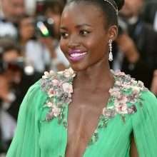Lupita Nyongo arbore un sérieux décolleté à Cannes 2015
