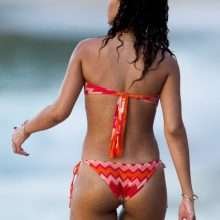 Rihanna toute mouillée en bikini à La Barbade, décembre 2011