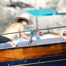 Sophie Marceau seins nus à Capri