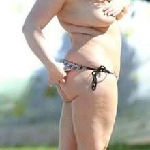 Chanelle Hayes seins nus à Alicante