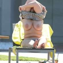 Chanelle Hayes seins nus à Alicante