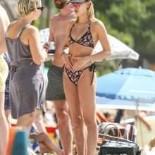 Hailey Baldwin en bikini à Honolulu