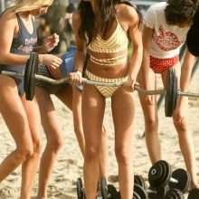Hailey Baldwin et Sara Sampaio en bikini à Venice Beach