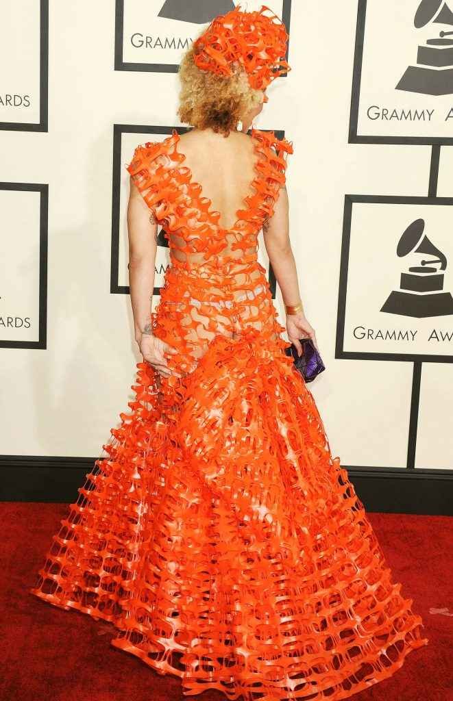 Joy Villa à moitié nue aux Grammy Awards