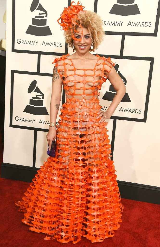 Joy Villa à moitié nue aux Grammy Awards