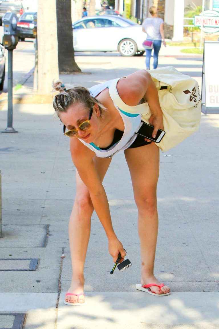 Dans le décolleté de Kaley Cuoco