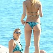 Kimberley Garner en bikini à Cannes