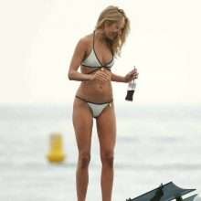 Kimberley Garner en bikini à Cannes