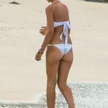 Lady Victoria Hervey toujours en bikini à La Barbade