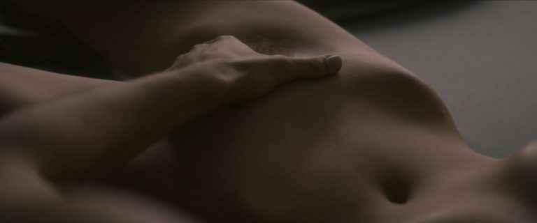 Marion Cotillard nue dans Mal de pierres