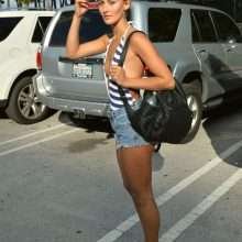 Selena Weber ouvre le décolleté à Miami