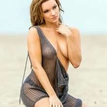 Caitlin O'Connor seins nus à Malibu