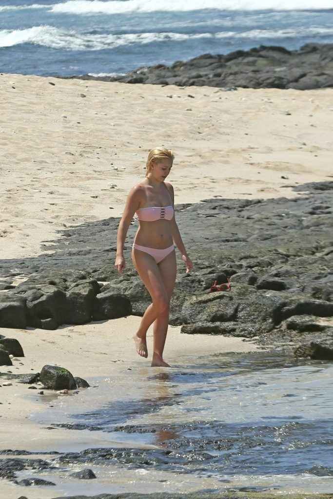 Ava Sambora en bikini à Hawaii