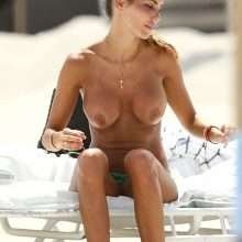 Barbara Batorova seins nus à Miami