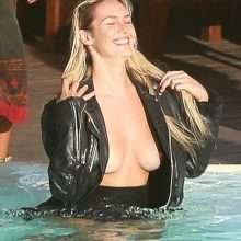 Candice Swanepoel seins nus à Rio