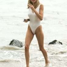 Louisa Warwick en maillot de bain à Malibu