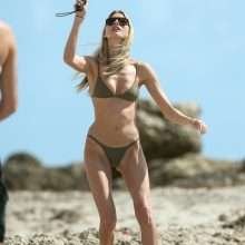Martha Hunt dans un bikini vert à Miami