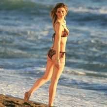 Mischa Barton en bikini pour 138 Water
