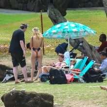 Nicola Peltz en maillot de bain à Hawaii