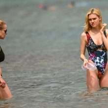 Nicola Peltz en maillot de bain à Hawaii