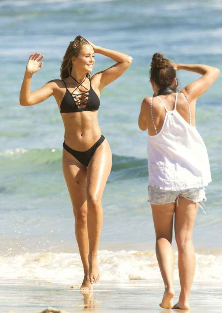 Stephanie Claire Smith en bikini