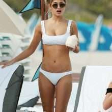 Jocelyn dans un bikini blanc à Miami