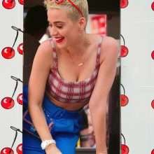 Katy Perry arbore un sérieux décolleté