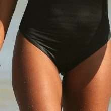 Kelly Rowland dans un maillot de bain noir à Sidney